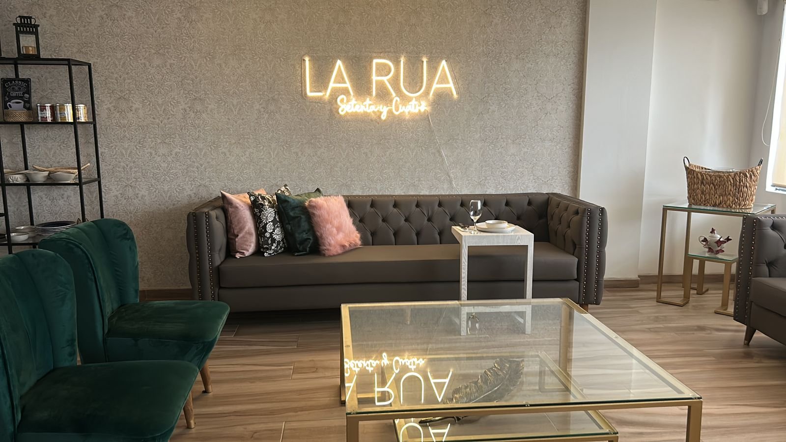 Ambiente exclusivo y sofisticado de La Rua 74 Bogotá